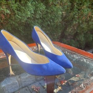 Elegant Blue Suede Pumps